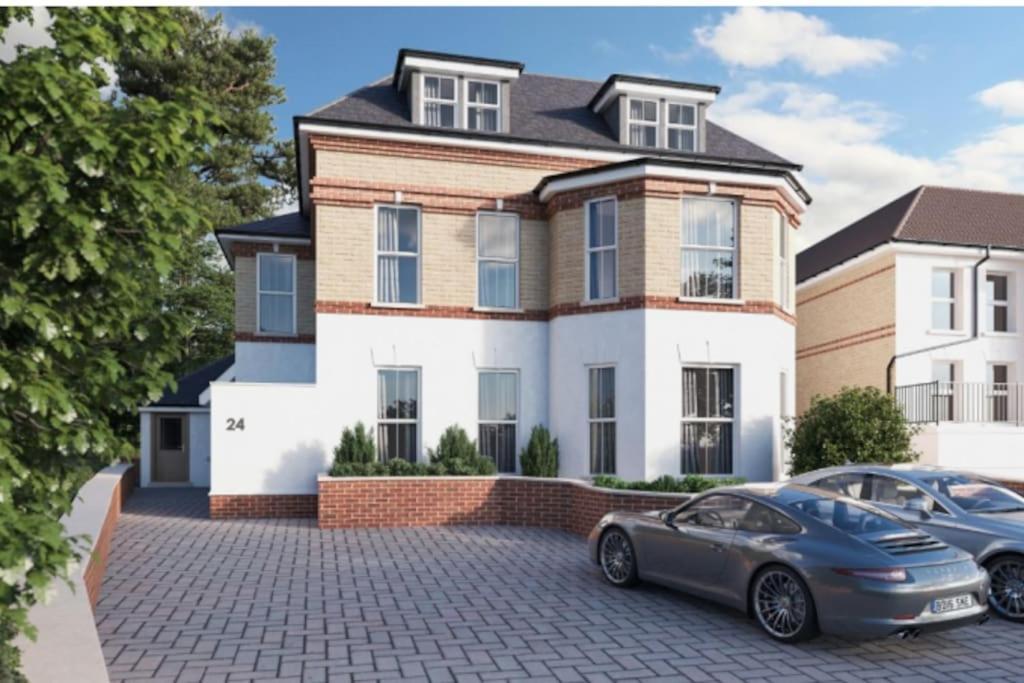 Bright, Vibrant New 1 Bedroom Town Centre Parking Appartement *